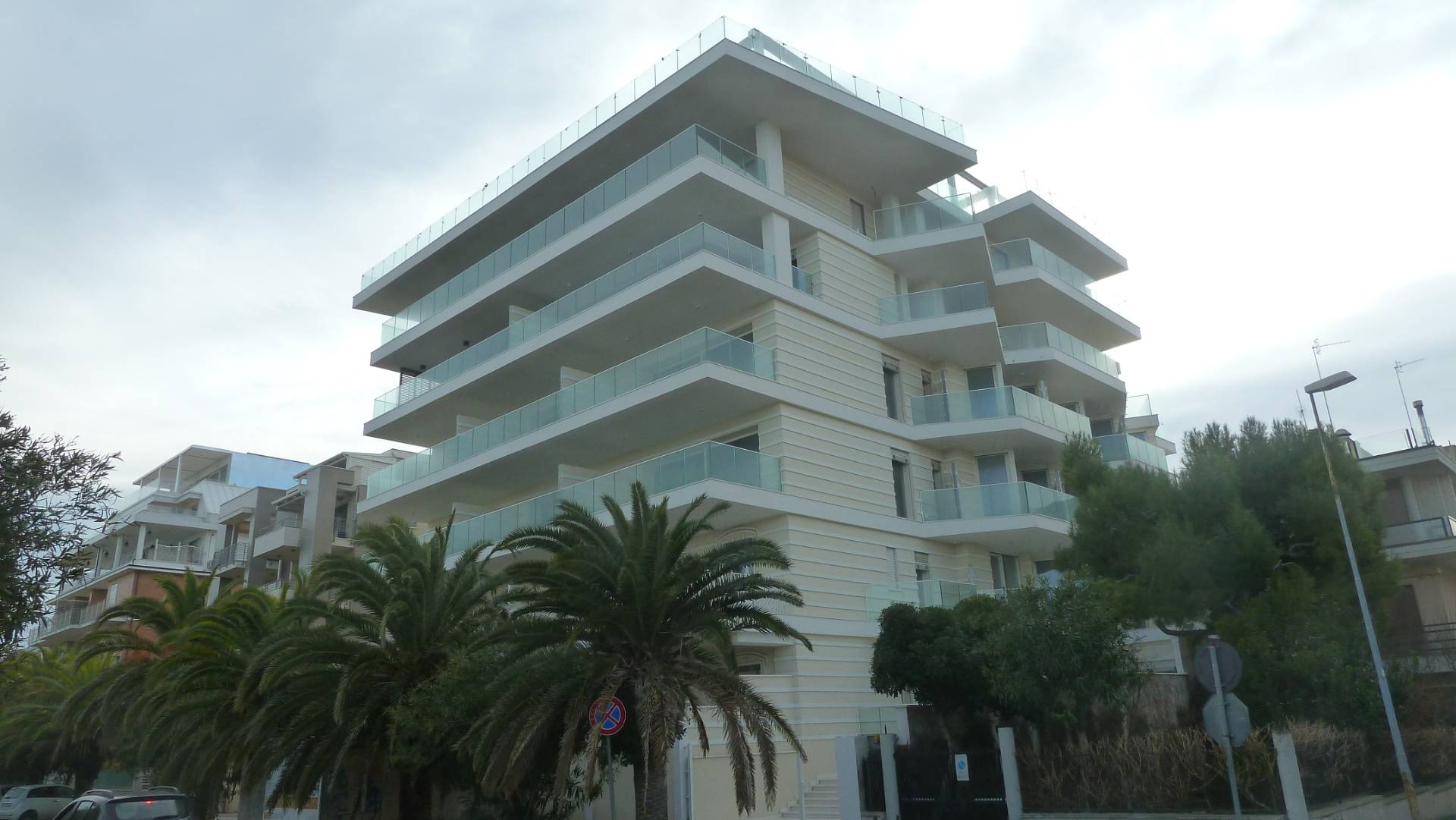 Appartamento SAN BENEDETTO DEL TRONTO vendita  LUNGOMARE  Vela Immobiliare Srl