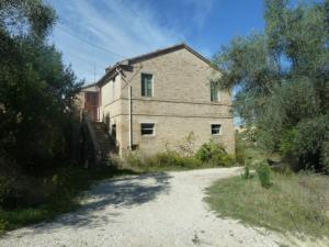 CASA COLONICA in vendita a Offida