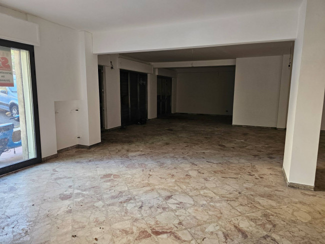 Locale commerciale in vendita a Enna