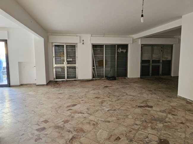 Locale commerciale in vendita a Enna