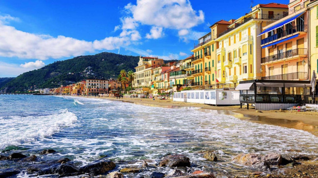 Hotel zu verkaufen in Alassio