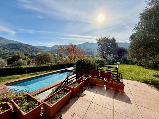 Villa for sale in Garlenda