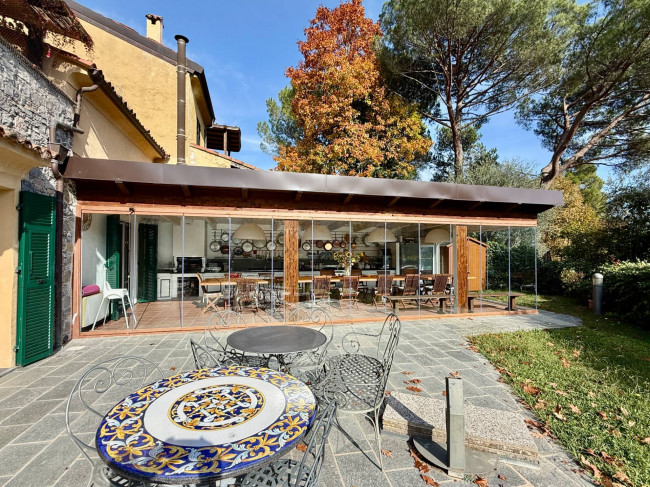 Villa for sale in Garlenda