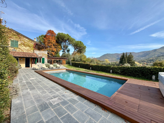 Villa for sale in Garlenda