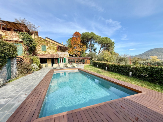 Villa for sale in Garlenda