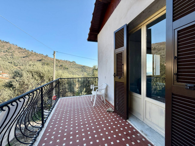 Casa Indipendente in vendita a Imperia