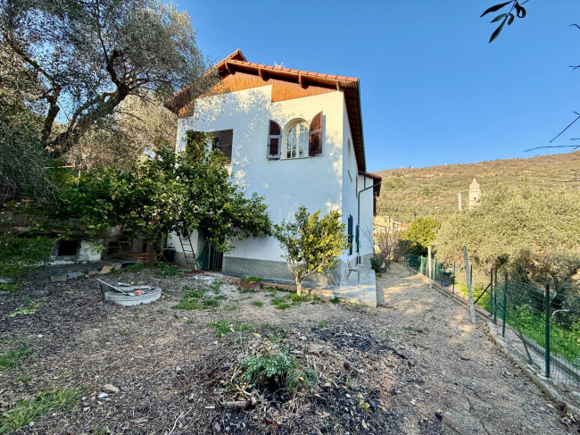 Casa Indipendente in vendita a Imperia