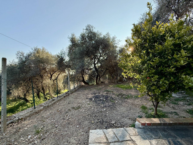 Casa Indipendente in vendita a Imperia