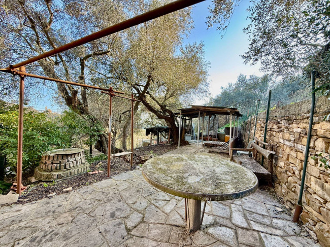 Casa Indipendente in vendita a Imperia