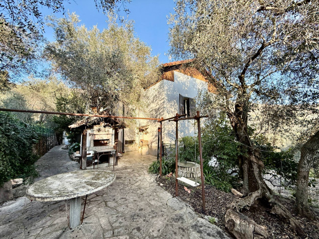 Casa Indipendente in vendita a Imperia