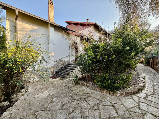 Casa Indipendente in vendita a Imperia