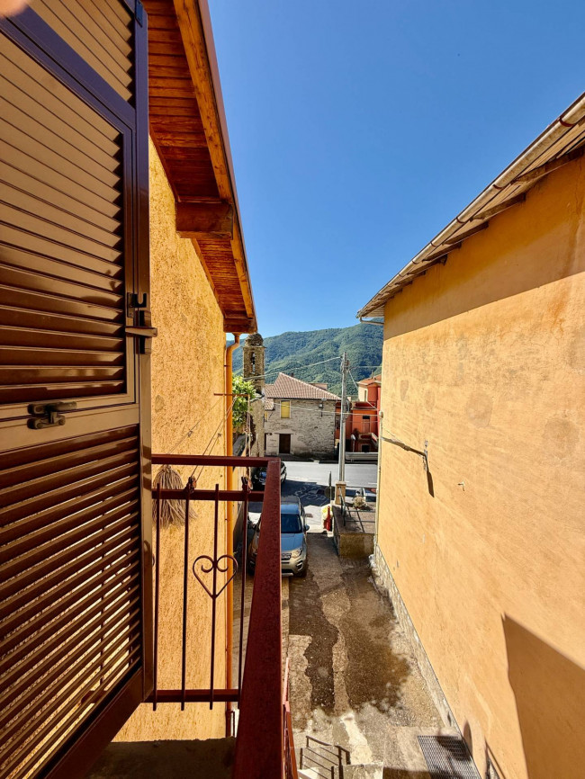 Zweifamilienhaus zu verkaufen in Pornassio