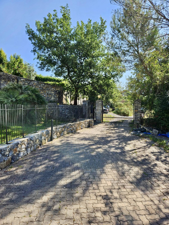 Zweifamilienhaus zu verkaufen in Garlenda
