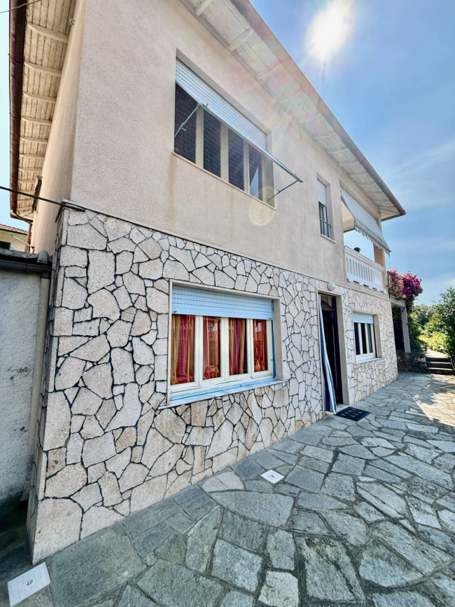 Villetta bifamiliare in vendita a Borgio Verezzi