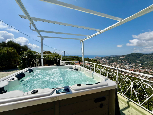 Villa in vendita a Imperia