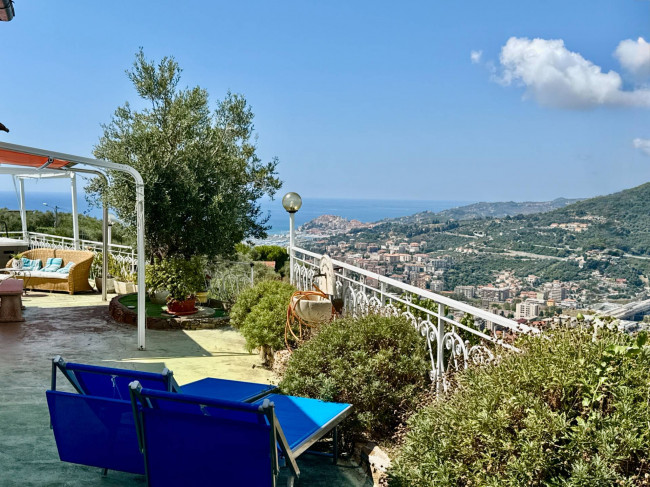 Villa in vendita a Imperia