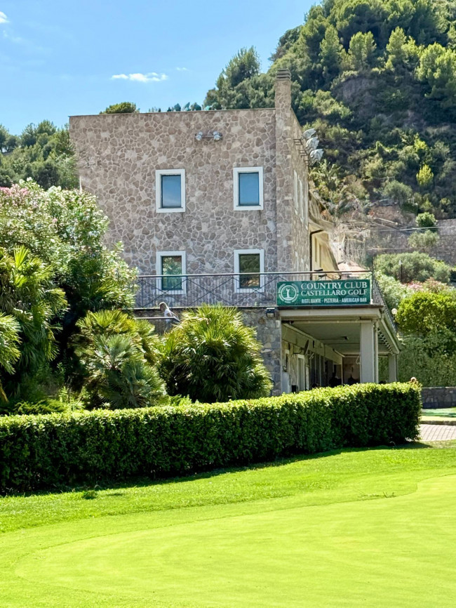 Studio flats for sale in Castellaro