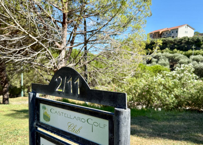 Studio flats for sale in Castellaro