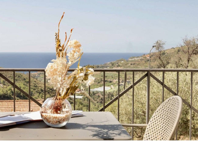 Studio flats with sea view for sale in Castellaro
