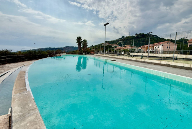 Studio flats for sale in Castellaro