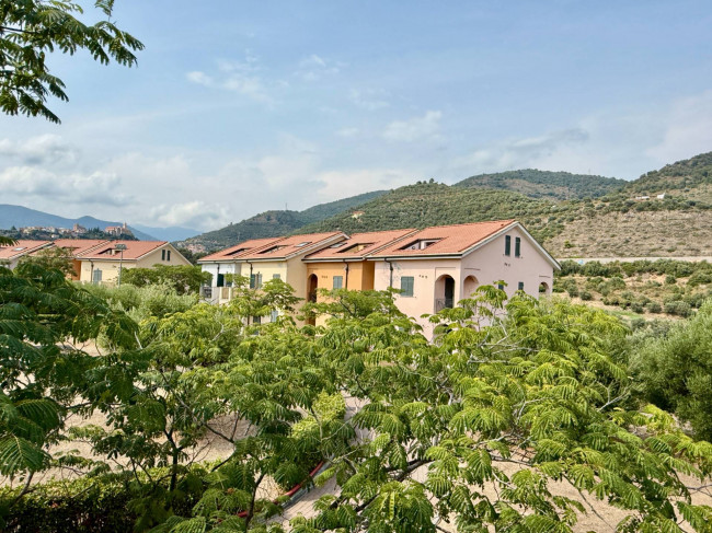 Studio flats for sale in Castellaro