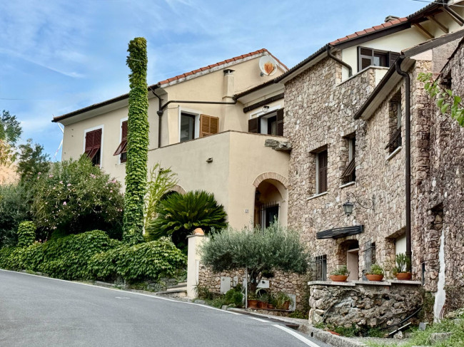 Casa Indipendente in vendita a Vado Ligure