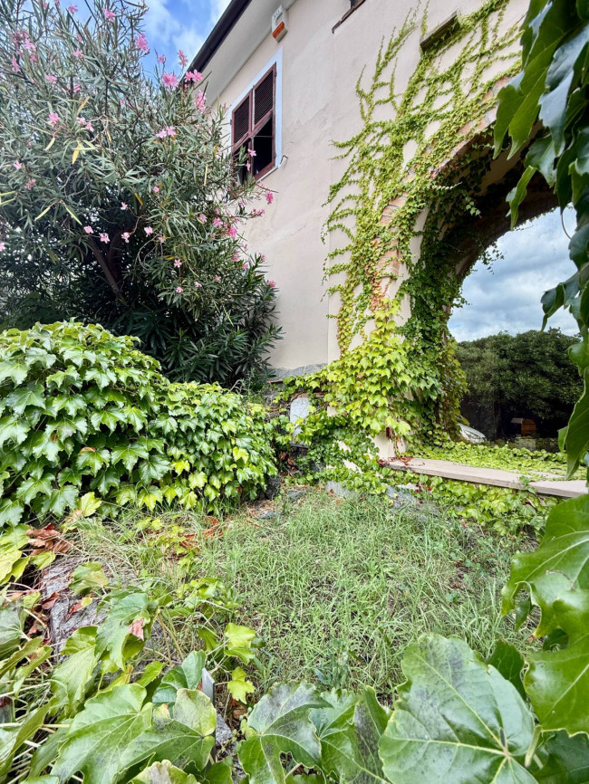 Casa Indipendente in vendita a Vado Ligure