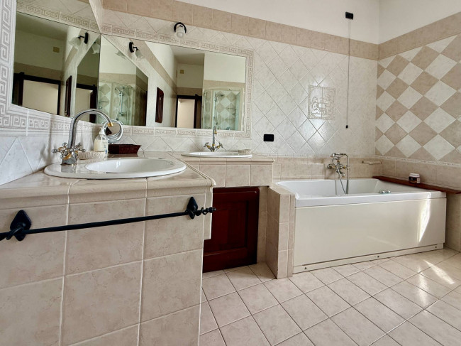 Casa Indipendente in vendita a Vado Ligure