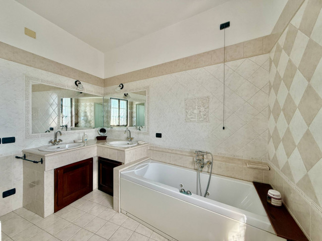 Casa Indipendente in vendita a Vado Ligure