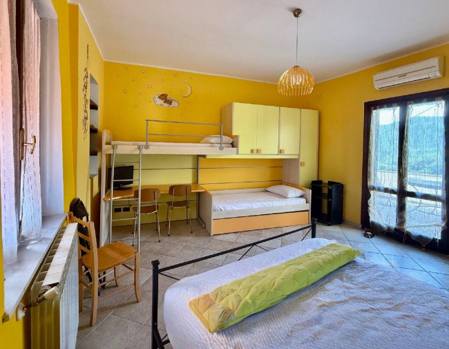 Casa Indipendente in vendita a Vado Ligure