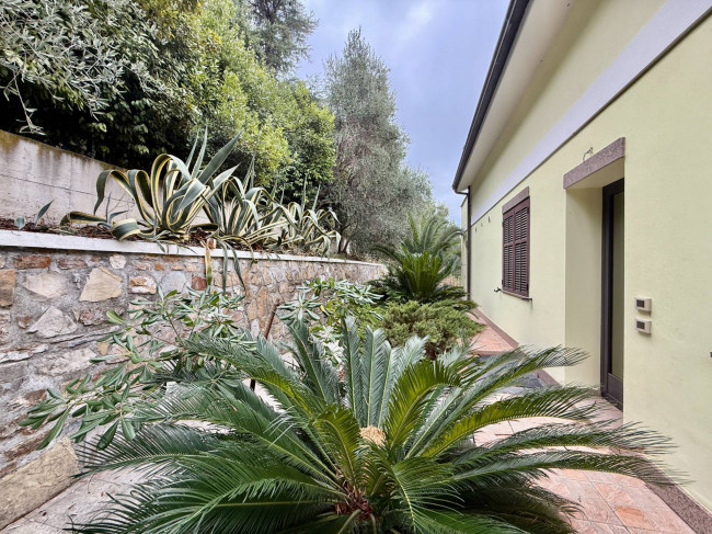 Palazzina indipendente in vendita a Diano Castello