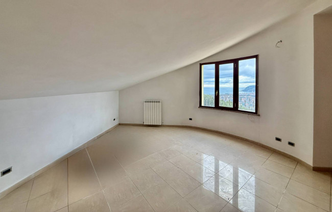 Palazzina indipendente in vendita a Diano Castello