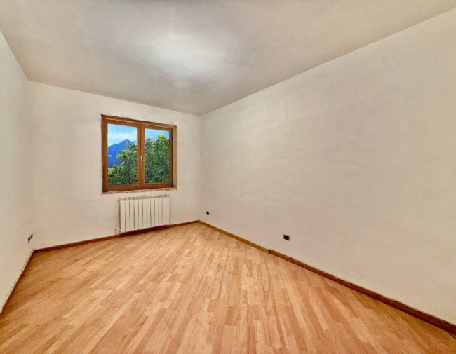 Palazzina indipendente in vendita a Diano Castello