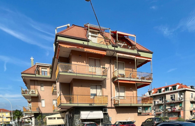 Two-roomed flat for sale in Loano