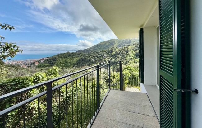 Two-roomed flat for sale in Alassio