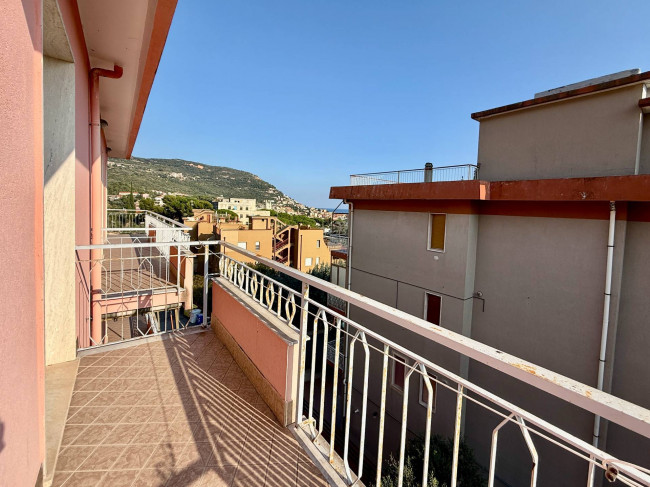 Bilocale Vista Mare in vendita a Pietra Ligure