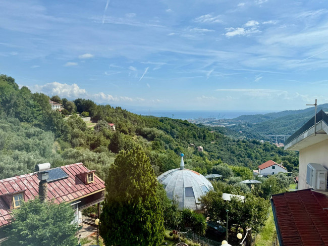 Casa Indipendente in vendita a Vado Ligure