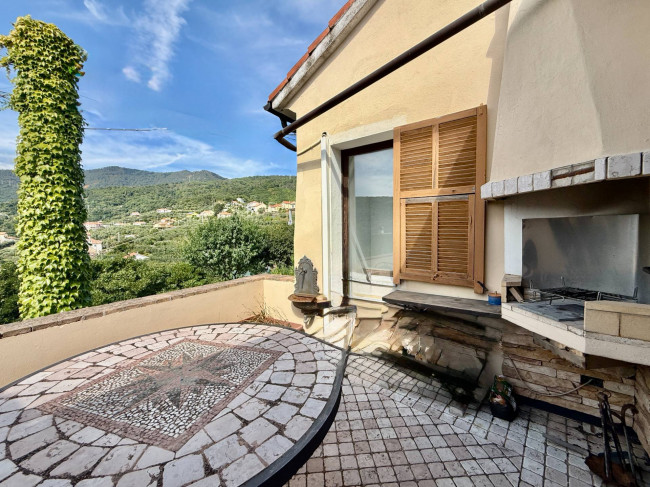 Casa Indipendente in vendita a Vado Ligure