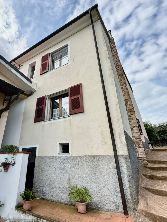 Casa Indipendente in vendita a Vado Ligure