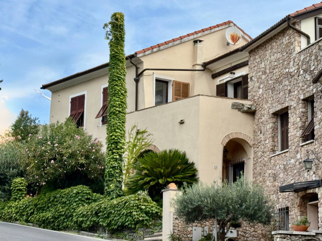 Casa Indipendente in vendita a Vado Ligure