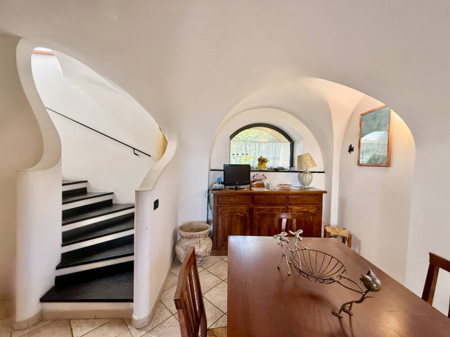 Casa Indipendente in vendita a Vado Ligure