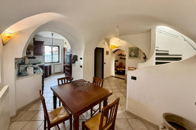 Casa Indipendente in vendita a Vado Ligure