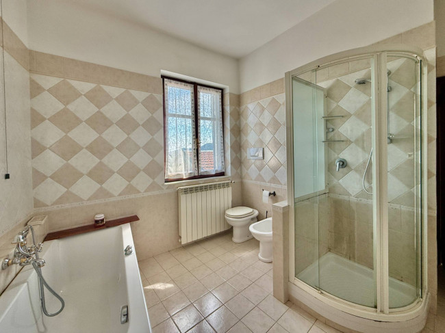 Casa Indipendente in vendita a Vado Ligure