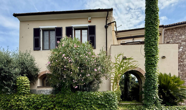 Casa Indipendente in vendita a Vado Ligure