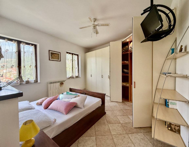 Casa Indipendente in vendita a Vado Ligure