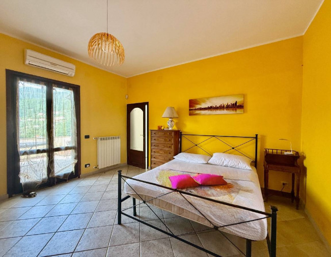 Casa Indipendente in vendita a Vado Ligure