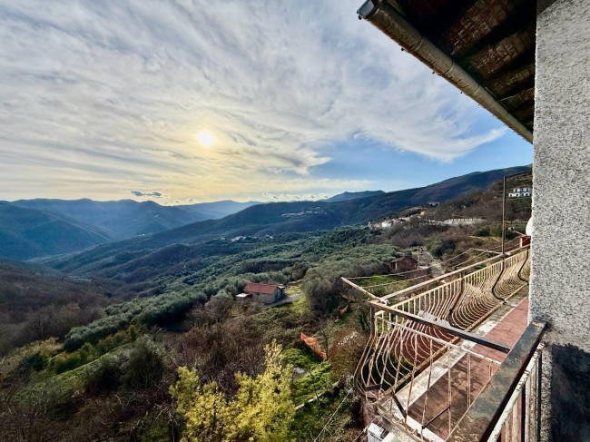 Casa Semindipendente in vendita a Aquila d'Arroscia