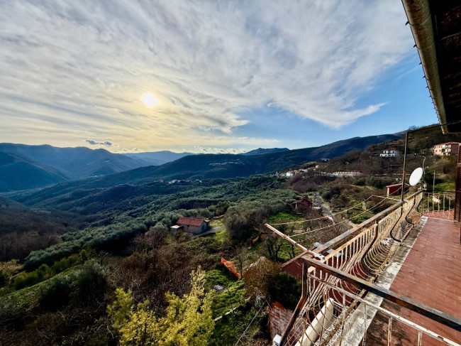 Casa Semindipendente in vendita a Aquila d'Arroscia
