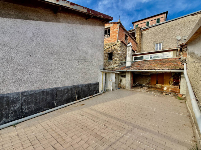 Casa Semindipendente in vendita a Aquila d'Arroscia