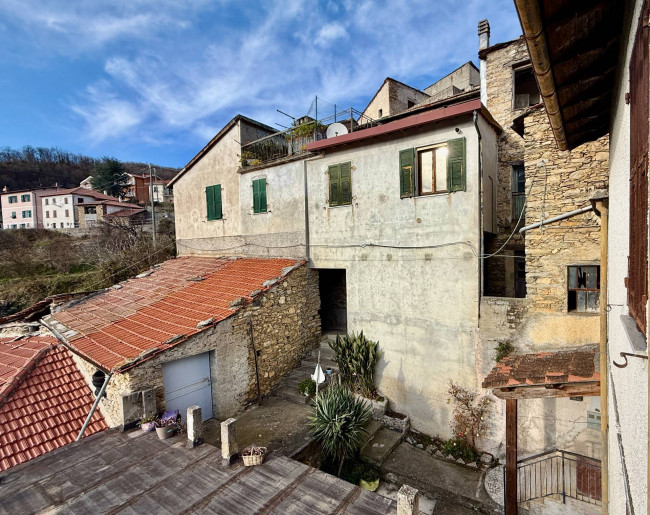 Casa Semindipendente in vendita a Aquila d'Arroscia